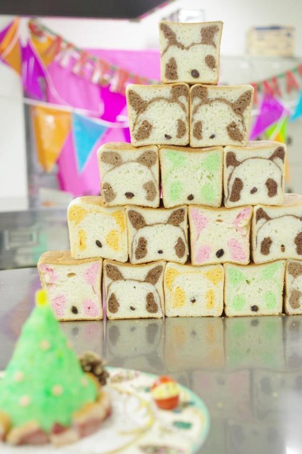 切っても切ってもパンダが出てくる♪パンダパンをタワーに★