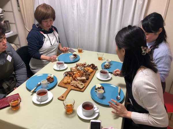 試食タイムは生徒さんたちの楽しみのひとつ。
