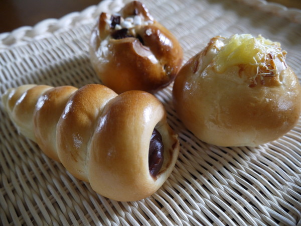 コルネ
レーズンチーズバンズ