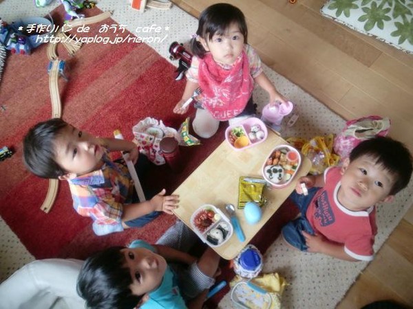 ママたちよりお先にお弁当タイム～♪