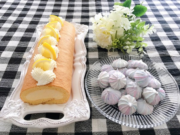 レモンロールケーキとメレンゲクッキー