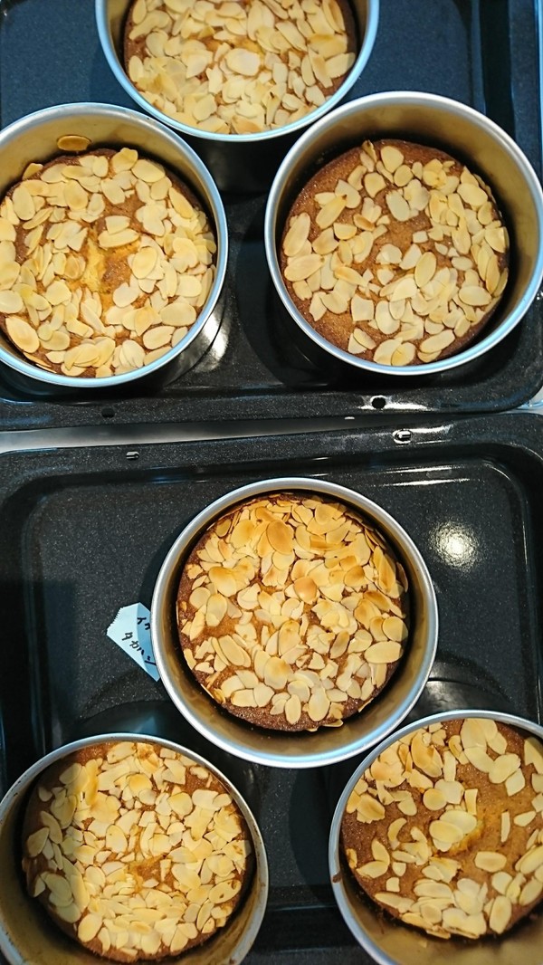 料理とお菓子を作ります。