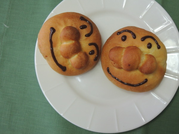 お子さんの教室で作ったアンパンマンです。