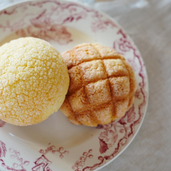 サクサククッキーメロンパンとザクザクビスケットメロンパン♪