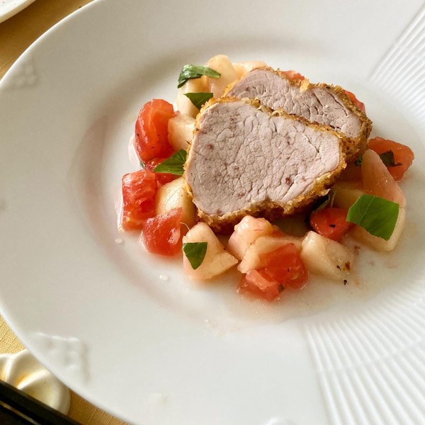 豚肉フィレ肉のハーブカツレツ☆トマトと桃のケッカソース