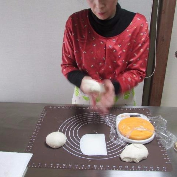 計量から焼き上げまで全て自分で作業します。