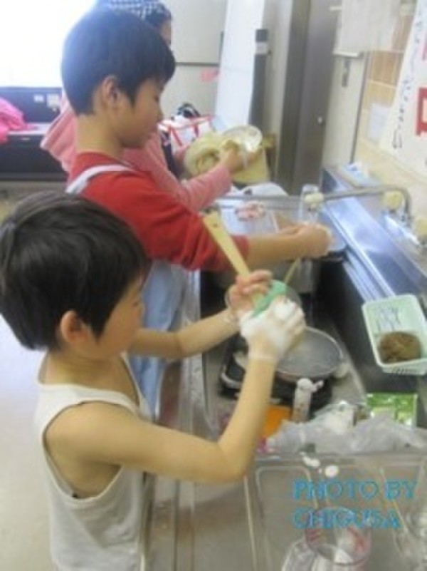 片付けも洗い物もみんなで協力して手伝ってくれます