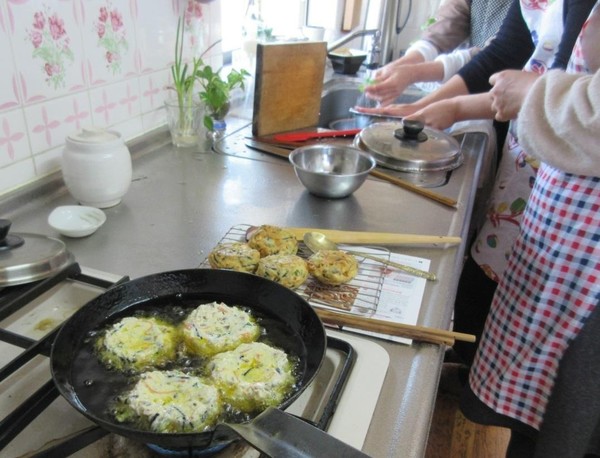 がんもどき手作り。
初対面さん同士でも、話がはずみます！！