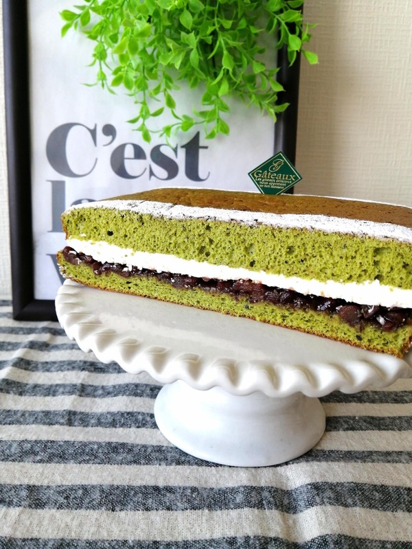 抹茶スポンジの餡バタークリームサンド