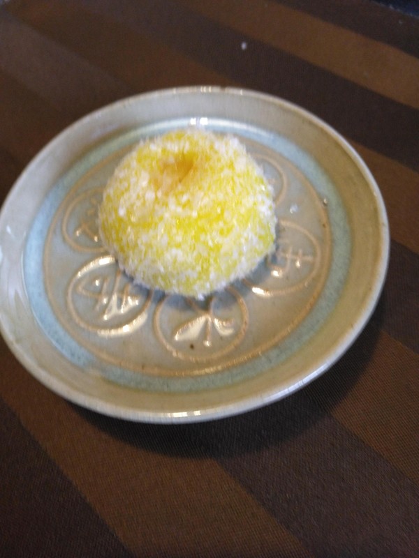 11月の和菓子教室での　柚子餅です。道明寺粉で作ります