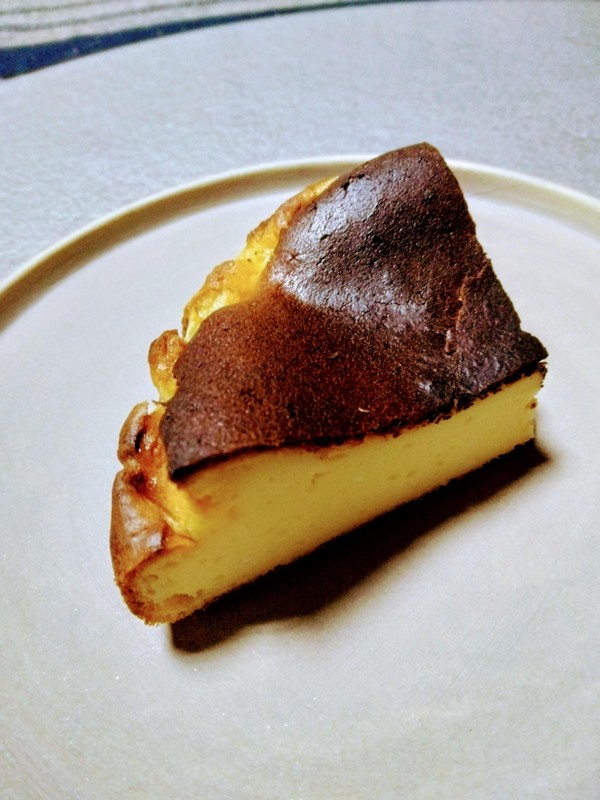 １月の甘味　酒粕のチーズケーキ　温かいチーズケーキを