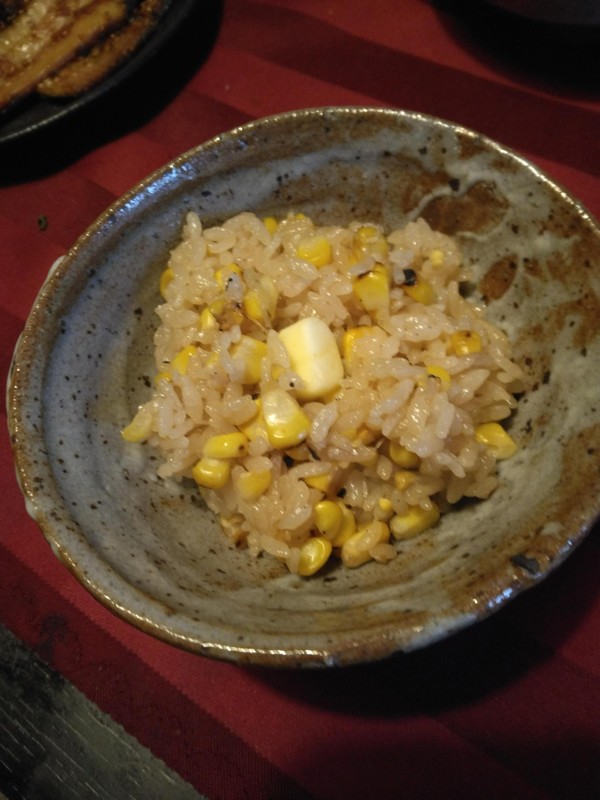 ７月の焼きトウモロコシご飯です。バターを添えて