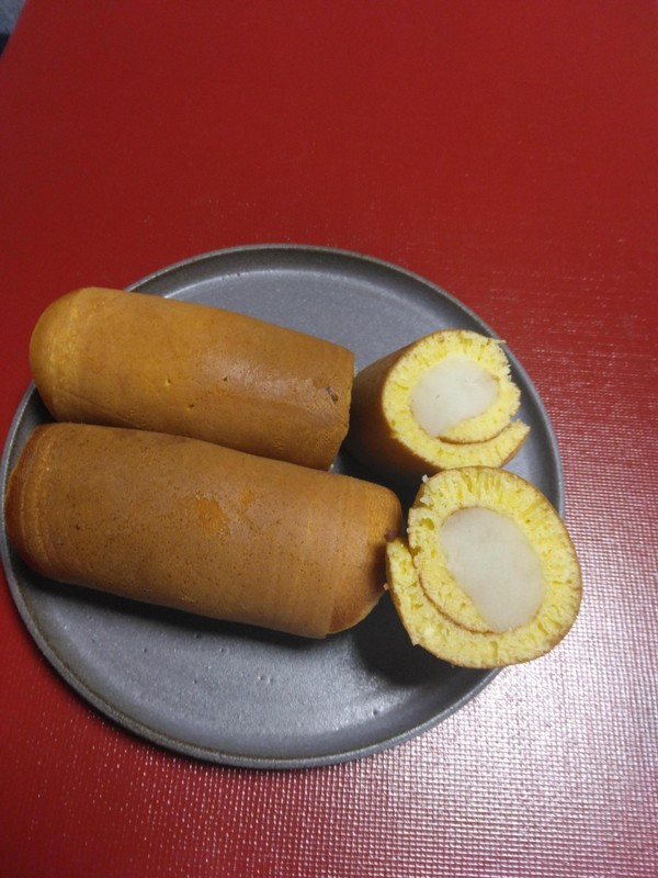 ２月の甘味　あん巻きです。焼きたてを召し上がれ