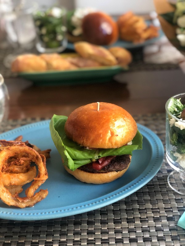 ブリオッシュバンズでハンバーガーランチ
