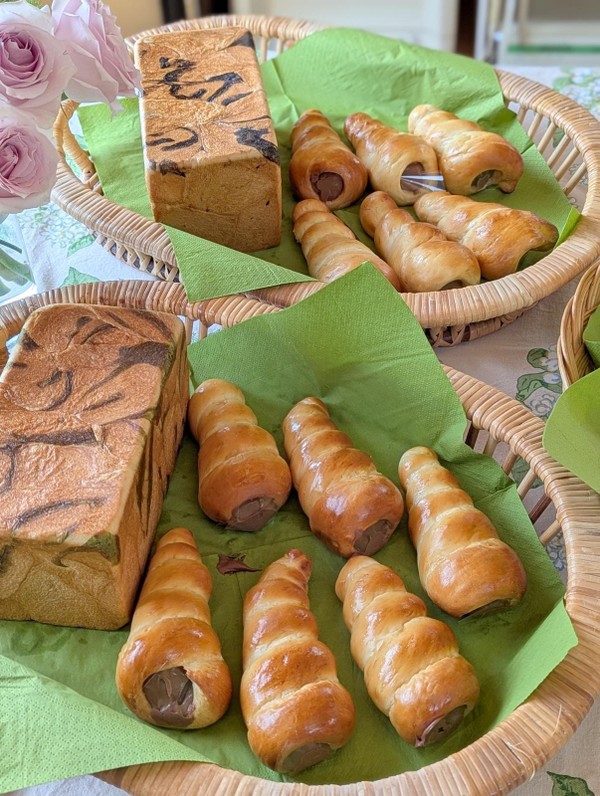 4月ワンデイ　チョココルネ＆ゼブラ柄の生食パン