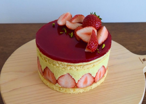 イチゴの季節には作りたいフレジエ
ピスタチオのクリームで