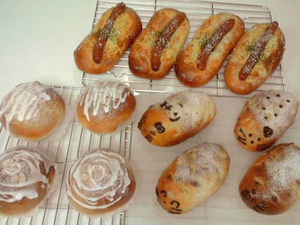 ソーセージパンとハリネズミパンとオレンジピールのパン♪