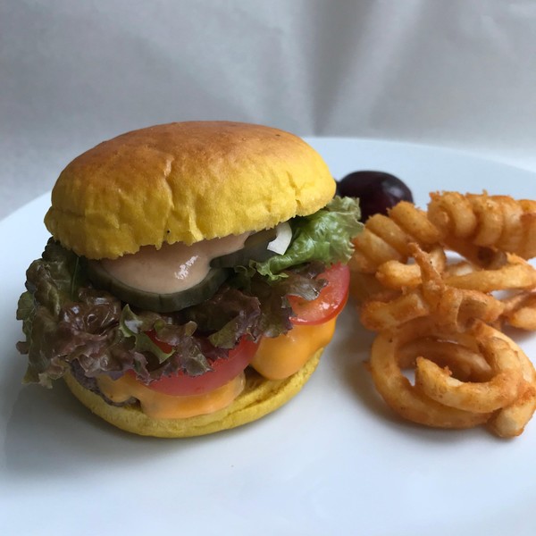 パンプキンブレッドでNY風ブティックバーガー。