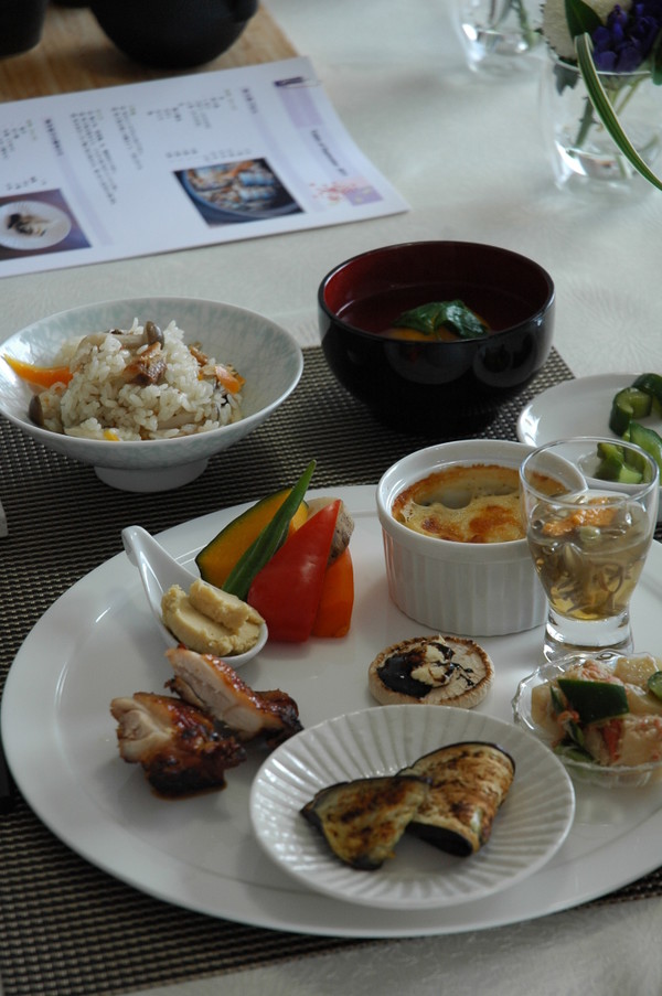 和食　カフェ風プレート盛りつけ