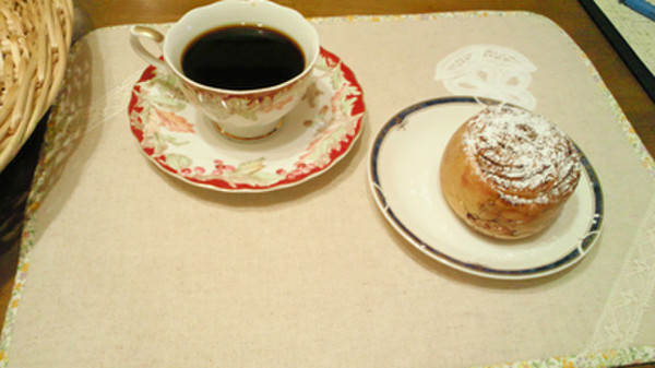 焼き立てを飲み物と一緒にどうぞ。