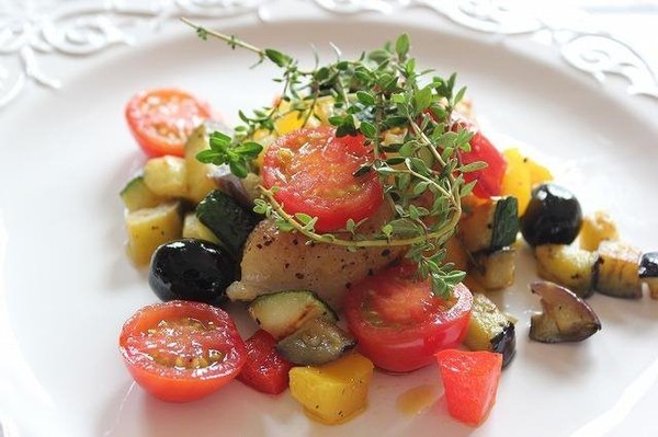 チキンのソテー　夏野菜ソース