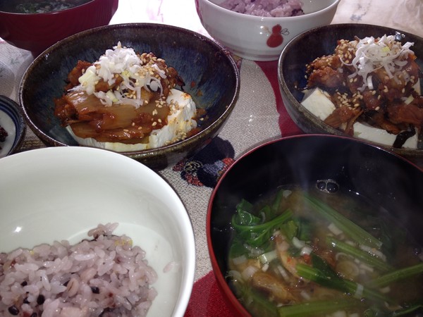 韓国の食卓みたい。。。
茶碗が日本だった。