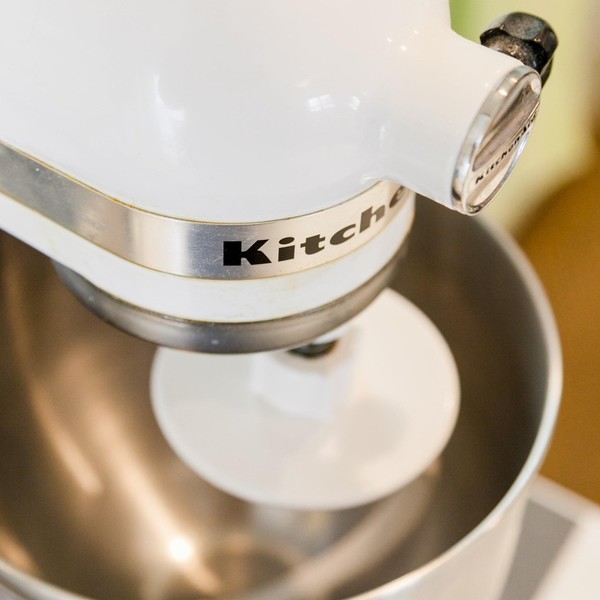 レッスンではキッチンエイドや縦型ミキサーを使用します。