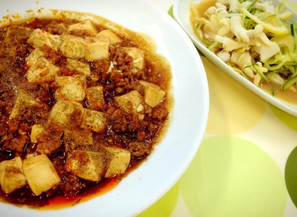 入門クラス〈炒める〉麻婆豆腐　イカとセロリの和え物