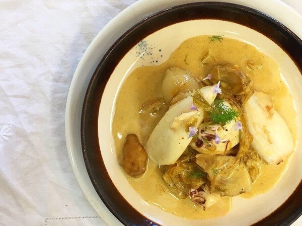 レモンシロップ煮とスパイスがアクセントのイカの煮込み