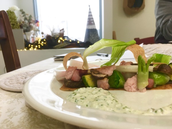 シーザーサラダをフランス料理にアレンジしたメニューです。