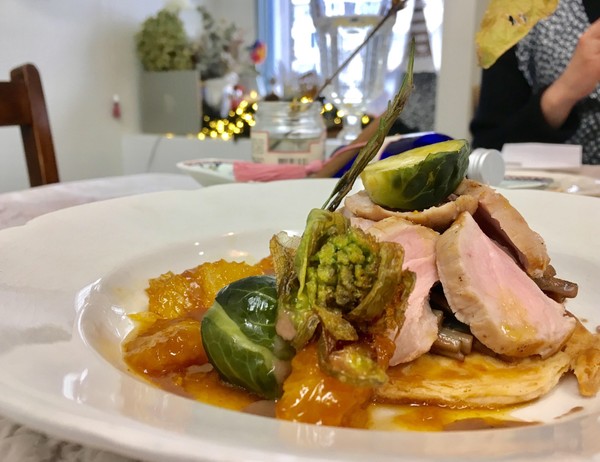 柑橘のソースで、豚フィレ肉のタルトフィーヌ