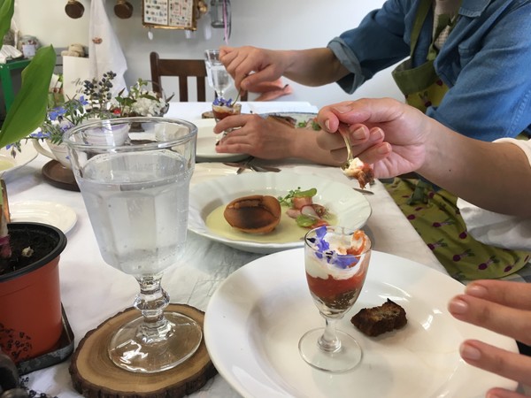 トマトのコンフィチュールでお食事ティラミス風に。