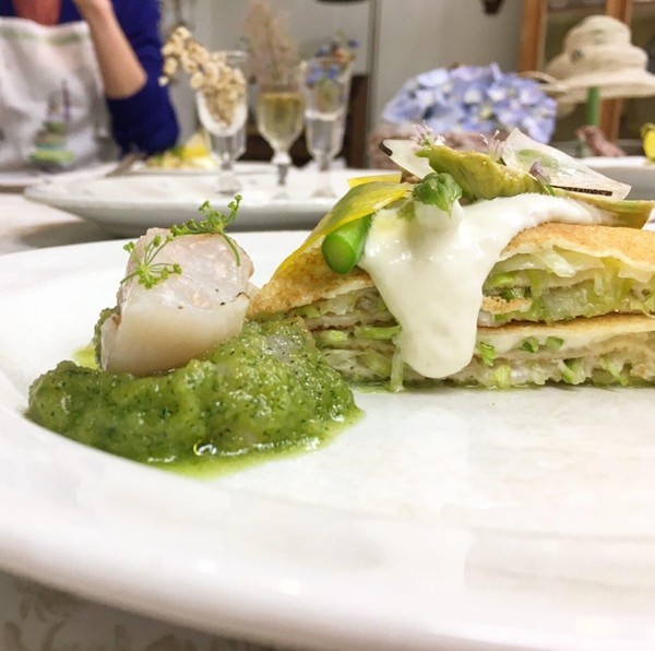お料理仕様のミルクレープ。新生姜のムースをサンドして。