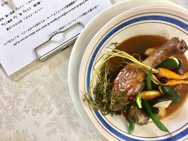 鴨と初夏の野菜でナバラン。定番の煮込み料理です。