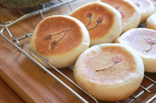 餡と白玉入り、平焼き桜あんパン