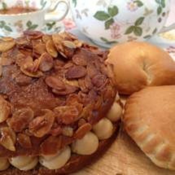 ケーキのようなパン、多数取り揃えております♬