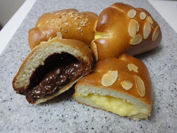 クリームパン（カスタード＋チョコ）