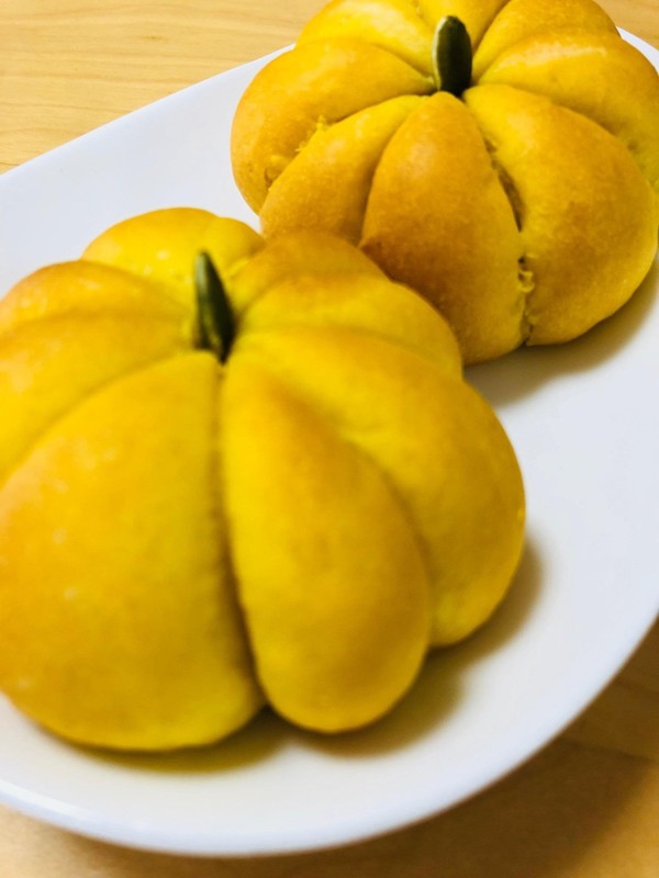 かぼちゃの餡が入ったかぼちゃあんぱん大好評！