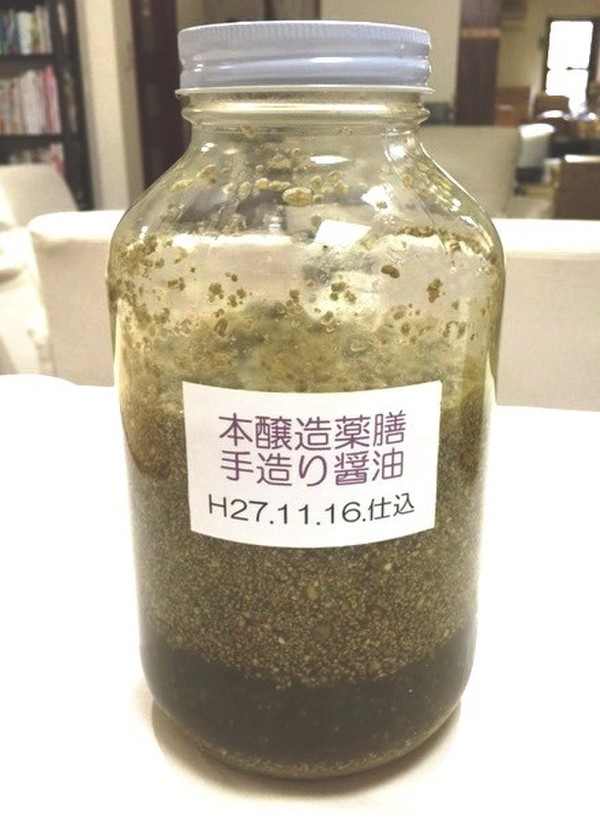 薬膳本醸造醤油造りでは
自家製の豆麹を使って仕込みます。