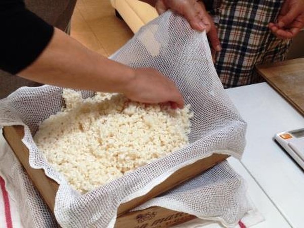麹士資格取得講座
「麹造り」マンツーマンで行います。