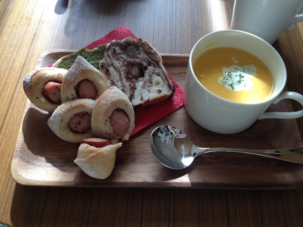 ショコラ＆パンドミとにんじんのミルクスープ。