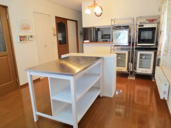 愛用のパン用テーブル。
