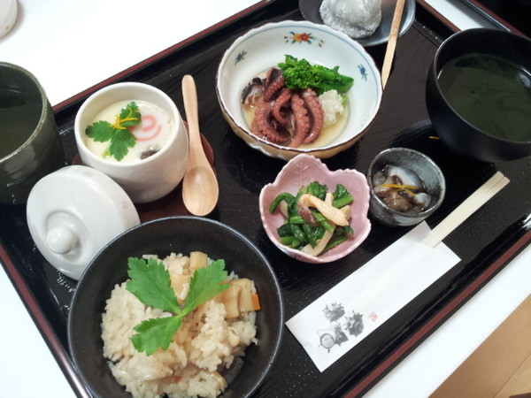 お膳を作って、ランチ気分でいただきましょう！