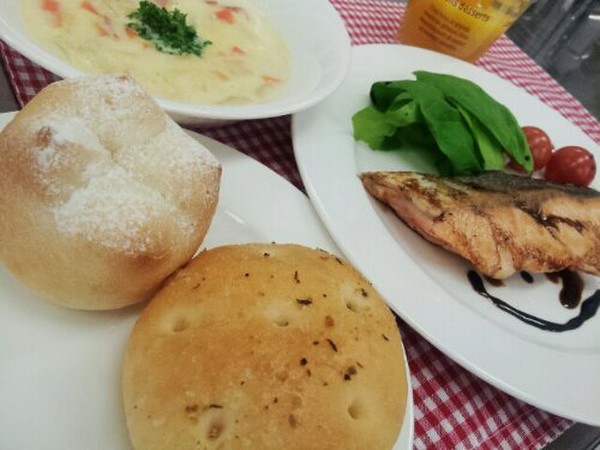 パンと魚料理の講座では、どちらも楽しめてお得です！