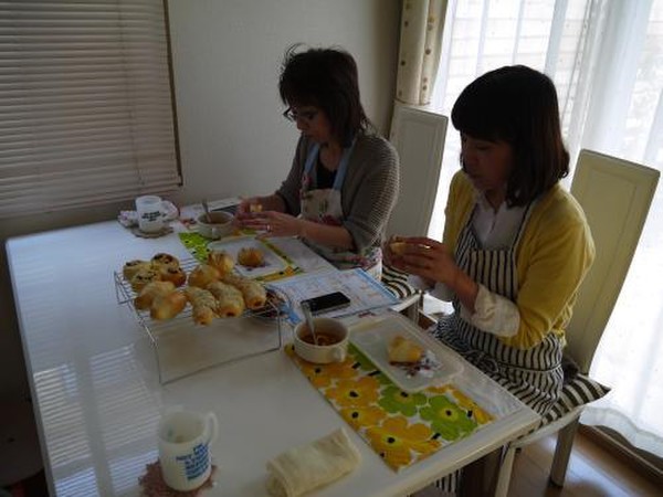 ご自身でこねた、焼きたてふわふわパンは感動ものですね。