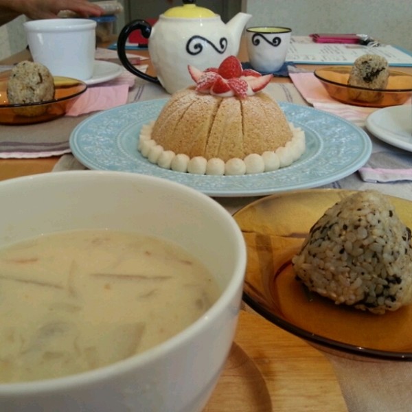 ホールケーキクラスは玄米ご飯のミニランチ付き