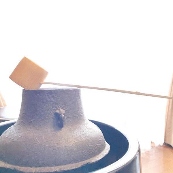 普段は鉄瓶やポット、時には釜と柄杓でもお茶のお稽古ができます