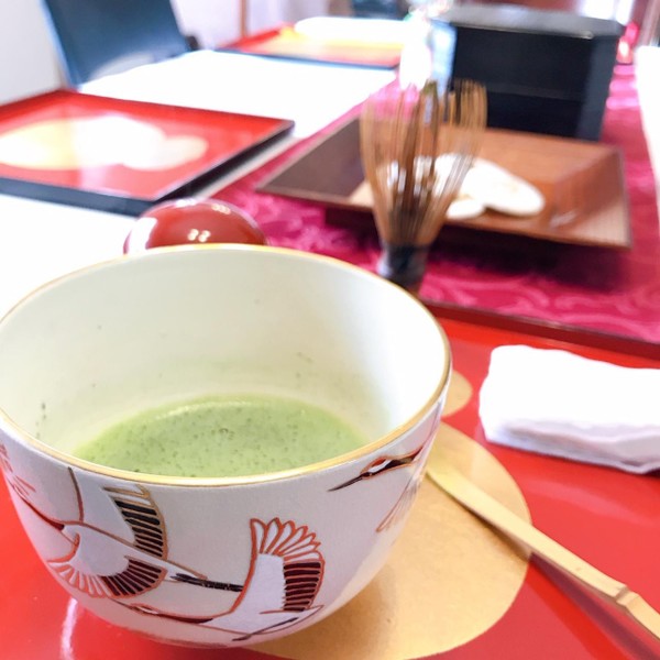 無駄のない美しい所作で、一服のお茶を点ててみませんか？