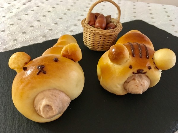 マロンクリームを絞った
くまコルネと、りすコルネ