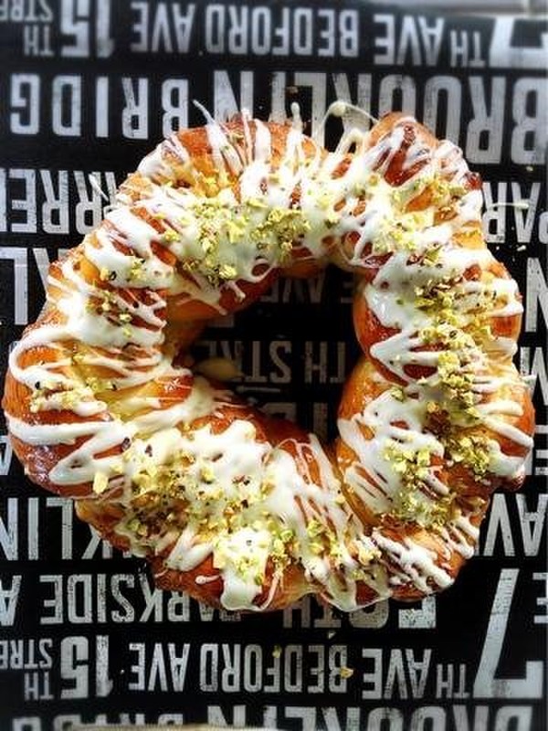 2月　ホワイトチョコとくるみのリースパン